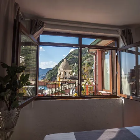 La Torretta Dei Merli With Unique Views * ヴェルナッツァ